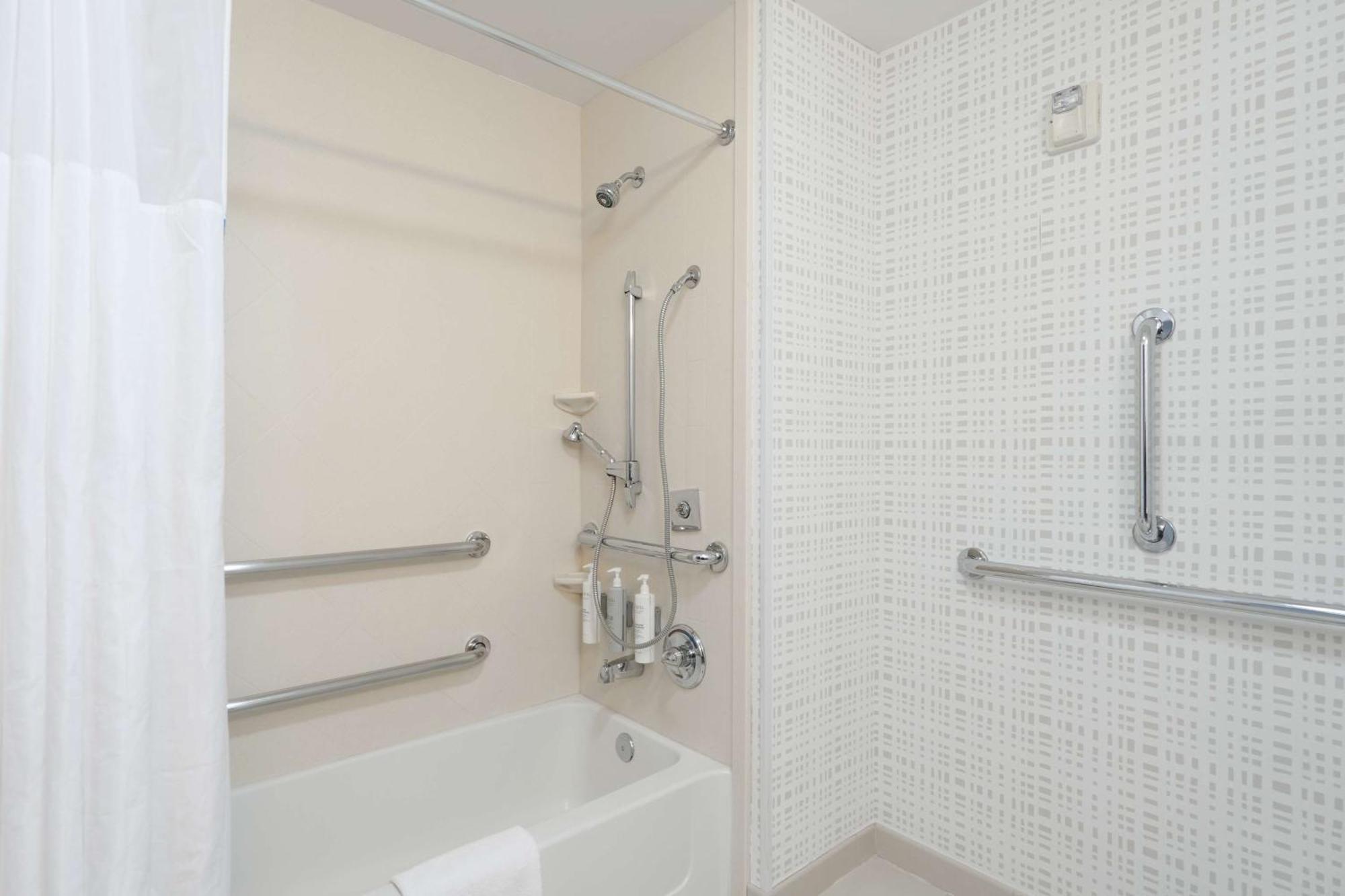 Hampton Inn And Suites Tulsa Central Bagian luar foto