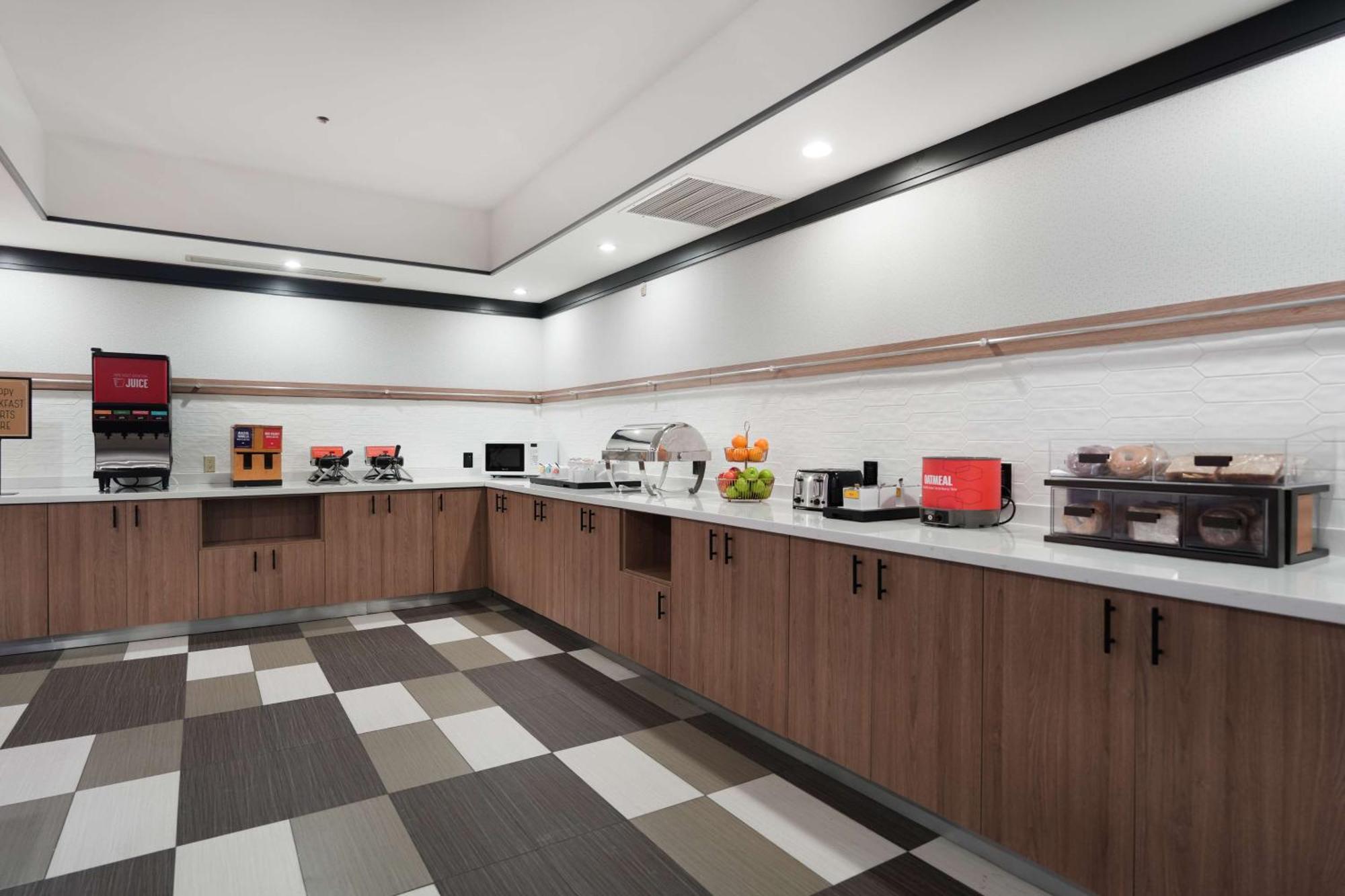 Hampton Inn And Suites Tulsa Central Bagian luar foto
